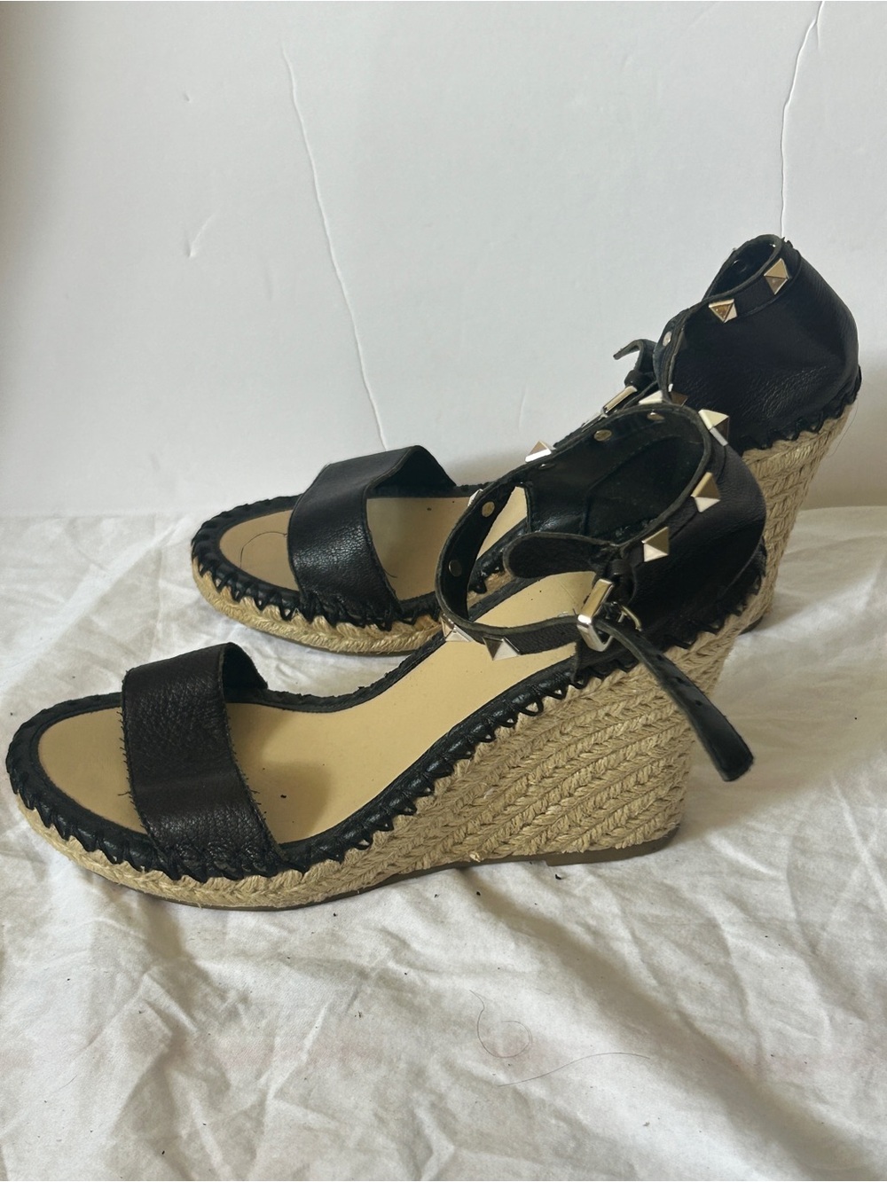 Marc Fisher Kicker rock stud espadrille wedges black leather 8.5 flaw